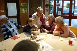 die Plätzchen fanden bei Jung und Alt ihre Abnehmer