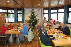 Auch zum Mittagstisch war der Nikolaus zur Stelle!