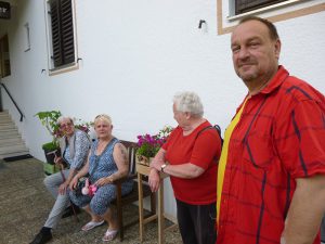 Am Bänkle verlustigen mit Margot, Michi, Helga und Claus